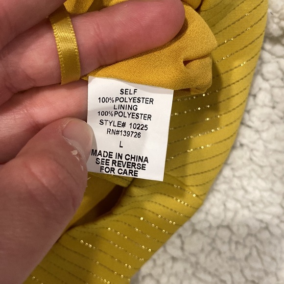 Millennial Pink Daffodil Crop Top - Picture 7 of 8